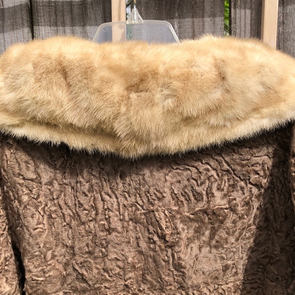 1950s Vintage Milk Chocolate Broadtail Jacket with Palomino Mink Fur Collar - Picture 12 of 16